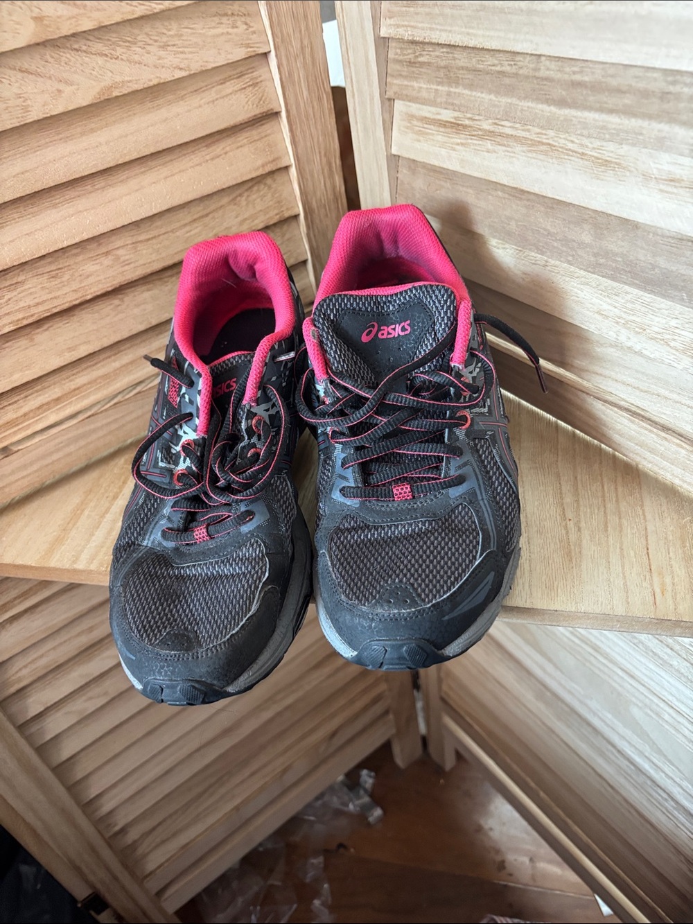 ASICS Black and Pink Women's Athletic Running Sneakers Gel-Venture 8 1/2